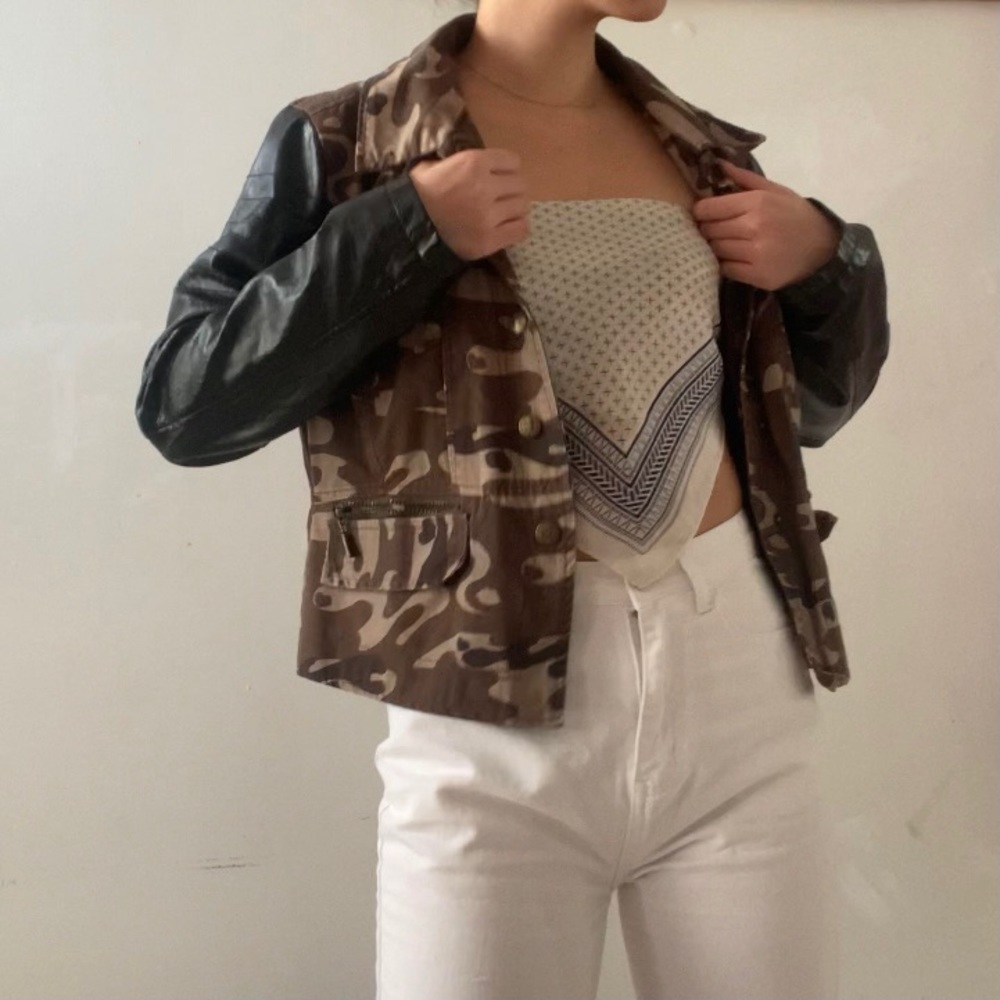 Camo print contrast leather blazer jacket